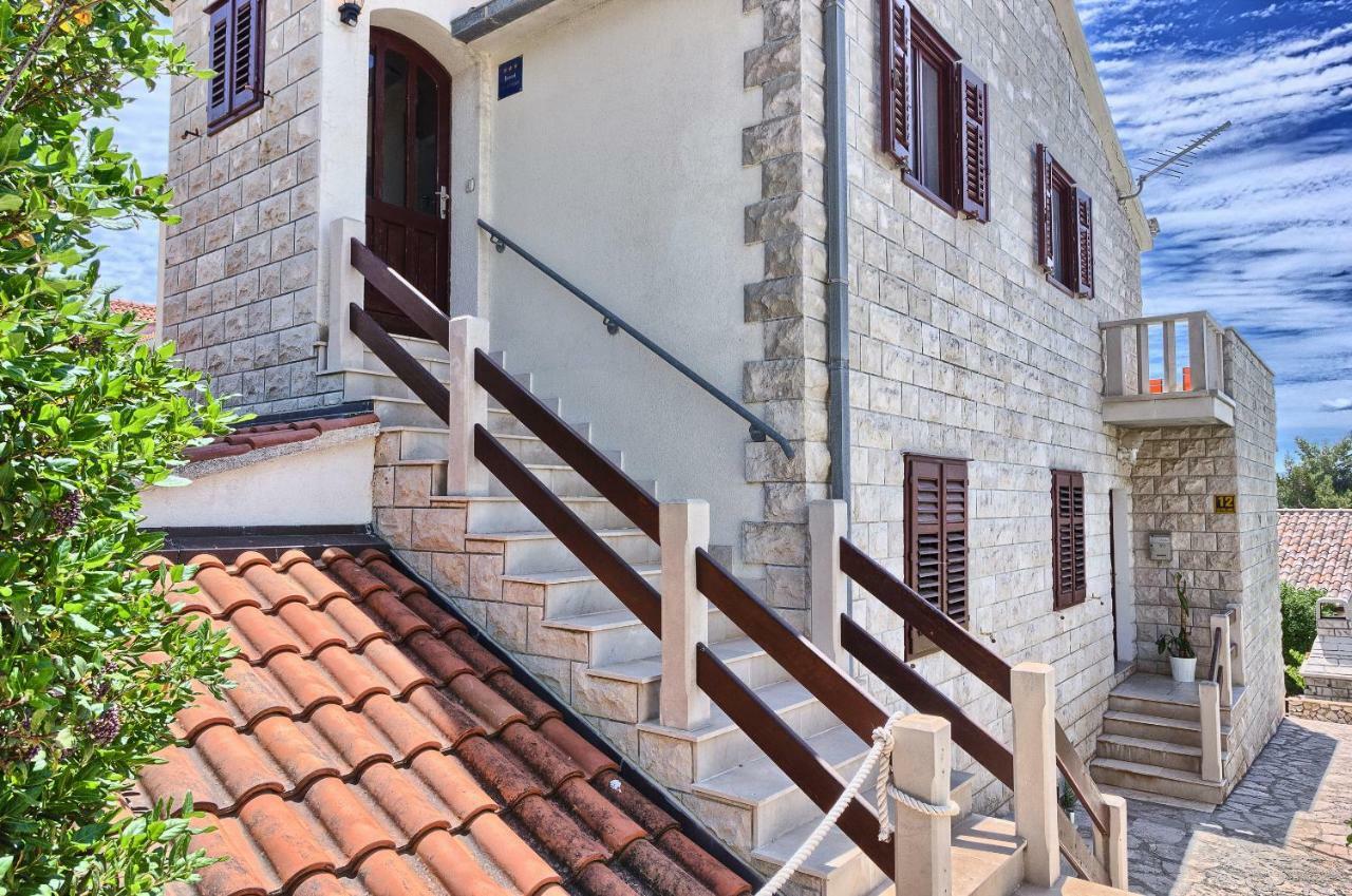 Lantana Apartment Bol Dış mekan fotoğraf