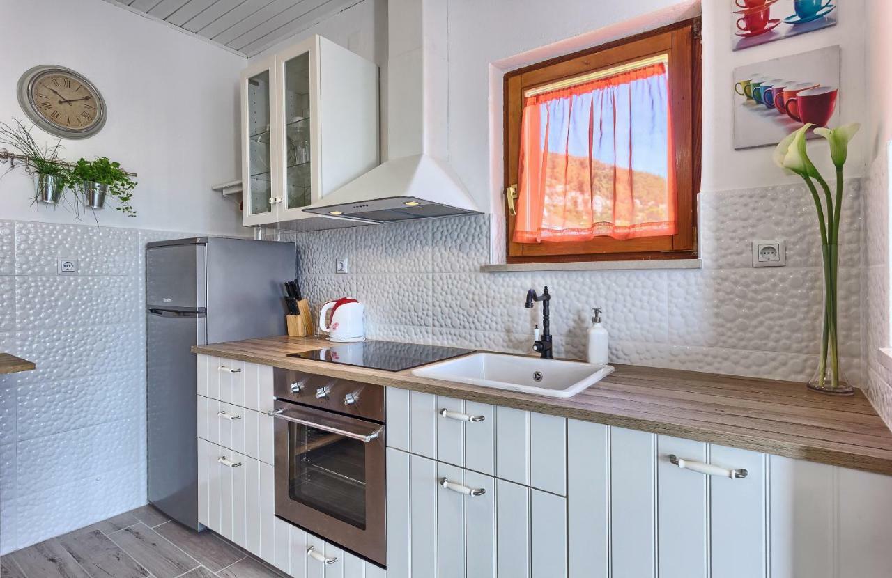 Lantana Apartment Bol Dış mekan fotoğraf