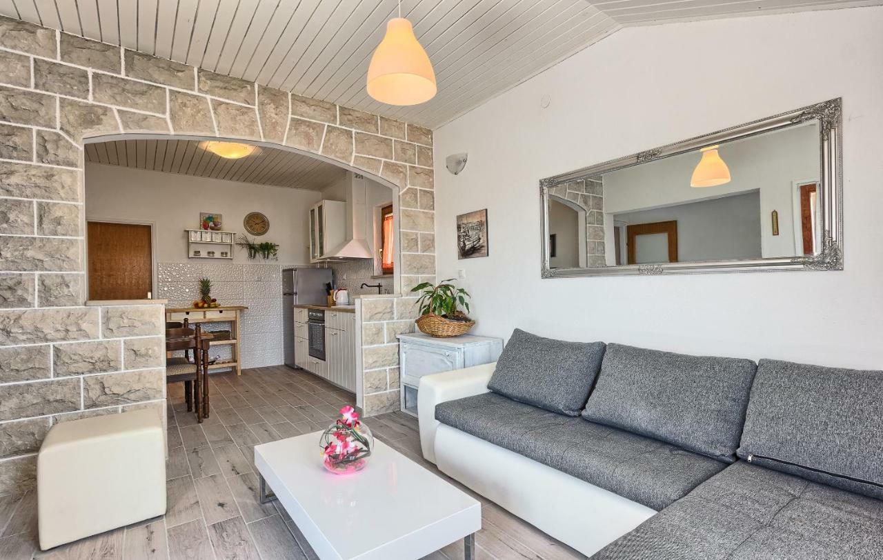 Lantana Apartment Bol Dış mekan fotoğraf